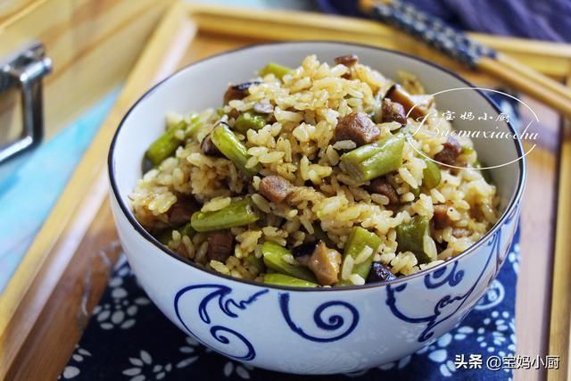焖饭|夏季厨房热，宝妈给家人做营养一锅出，有肉有菜有主食，太香了