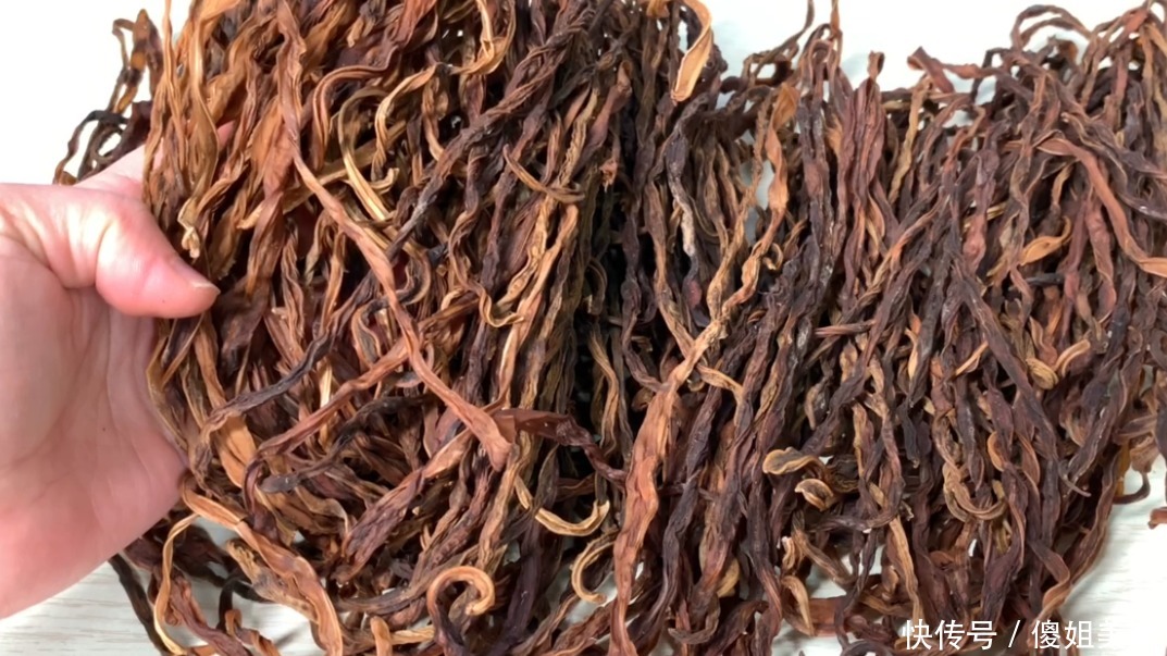 冬天|秋天碰到此菜别手软,一次买20斤,晒干囤起来,冬天一蒸比肉香