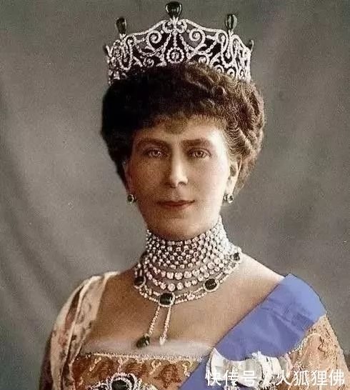 维多利亚女王|她是世界上珠宝最多的女人之一,一颗钻石75亿,英女王甘拜下风