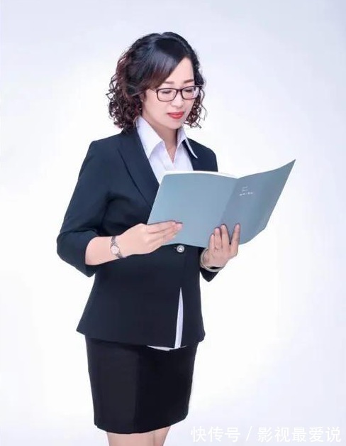 中国教师报$“最美女教师”谢华书法境界高远,书协主席鼓励:还会大有进步!