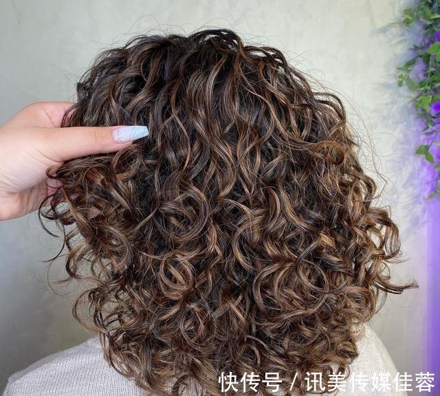 小卷 强烈推荐发型15款,又美又心动,看看你喜欢的是哪一款