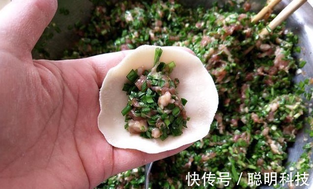 调饺子馅,记住“2不加”,教您鲜嫩多汁的做法,喷香好吃