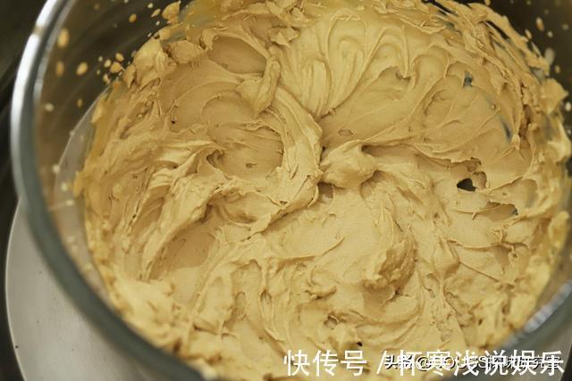 蛋黄|入冬必备的甜点!焦糖饼干咖啡奶油蛋糕,爱上这香浓的美味