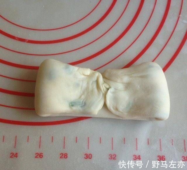 葱油酥|一步一步地,厨房可以做一个如此美味的烤饼