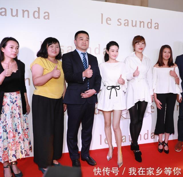 上衣|长发的马伊琍有点显普通,穿白上衣配白裤,模样减龄年轻感十足