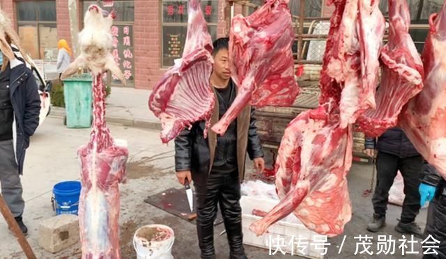 炖羊肉时,有人先焯水,有人直接炖,大厨:全都不对,教正确做法