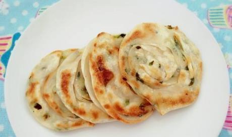 懒人葱油饼做法,不用和面,加上油酥和葱花,金黄香酥脆,省事