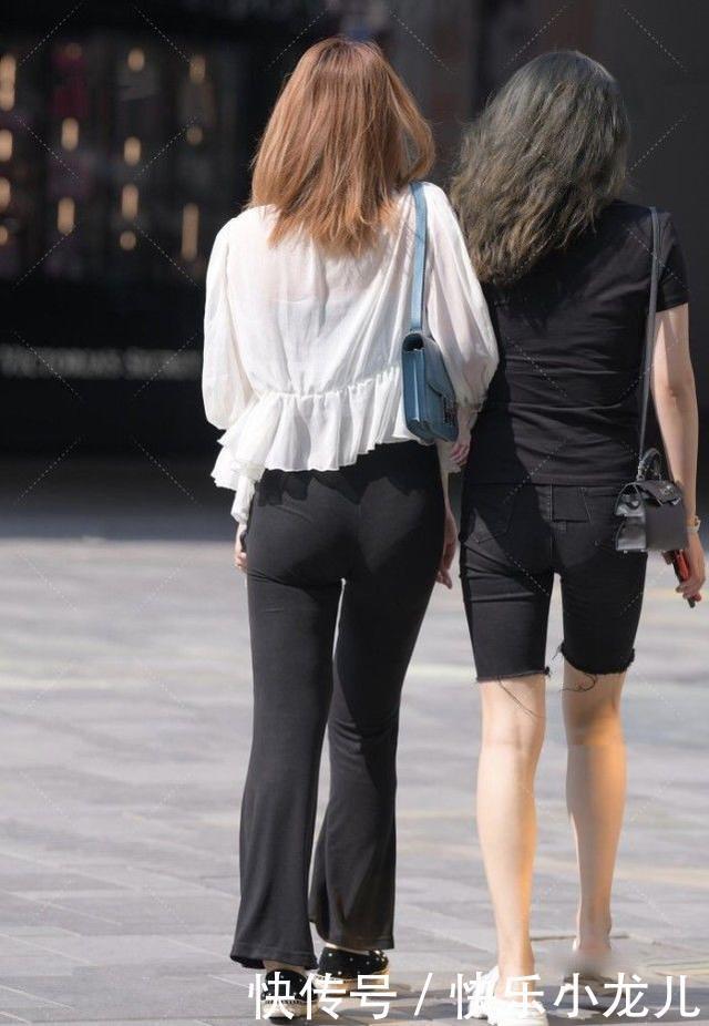 小姐妹的穿衣风格,让人感觉很自然,生活韵味十足