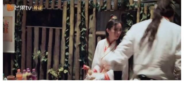 成员们|《密室大逃脱》邓伦怂到卖萌，黄明昊抓鸡有阴影，解密游戏太刺激