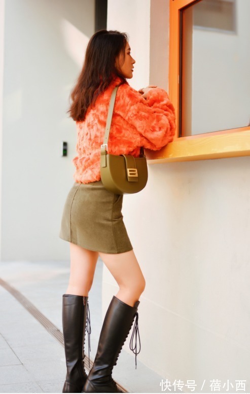 半身裙 冬季穿搭要有女人味,试试“毛茸茸的外套”,精致与温柔感都有了