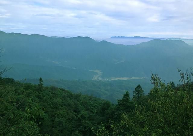 江西奉新县越王山，史迹众多，尚未开发，藏在深山人未识