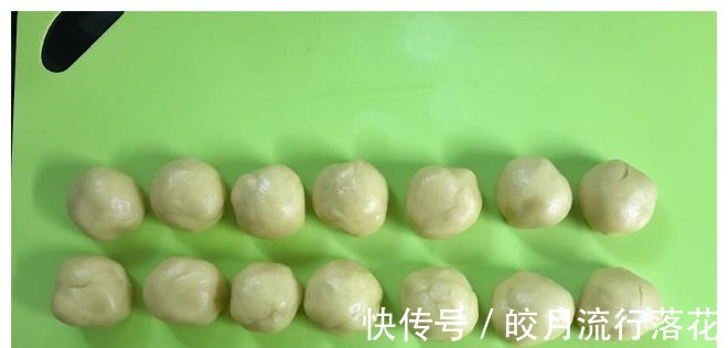 平底锅|不用烤箱,一口平底锅就能做的网红小吃,松软细腻,做法超简单!