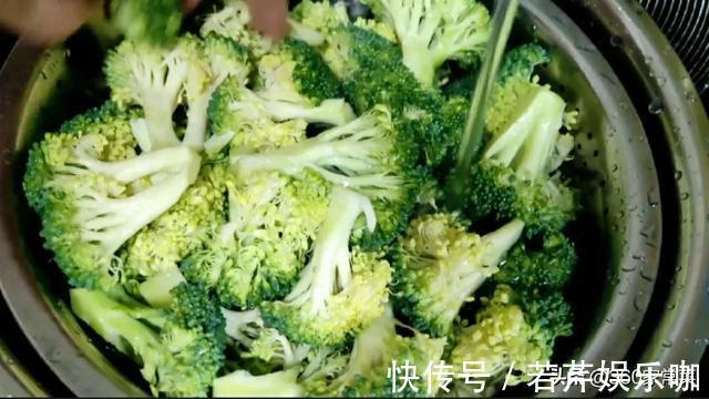 绿菜花|蒜蓉西蓝花的家常做法，清脆爽口又营养，孩子最爱吃