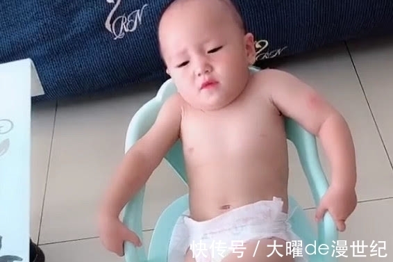 脚丫子|“大老板宝宝”享受惬意生活,果然穿尿不湿的都是“大爷”