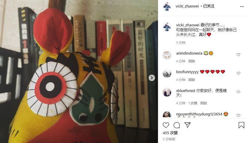 赵薇风波后首晒近况 自称与父母在一起 居住环境差墙壁坑坑洼洼 今日热点