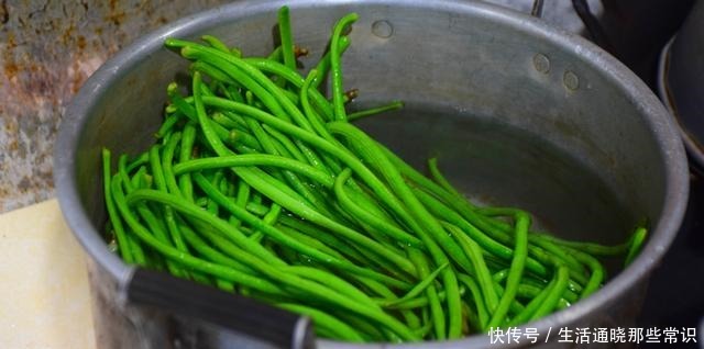 学会|保存豆角没必要放冰箱,菜农学会这1招,放一年不会坏依然好吃