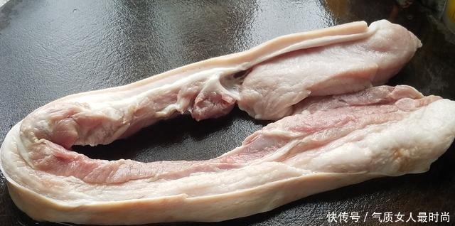  猪肉|焖猪肉的简单做法，这样做的猪肉又好吃又好看，很美味的家常菜