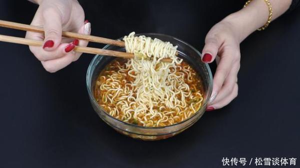 怎样泡面才是正确的,瞬间感觉30多年的泡面都白吃了