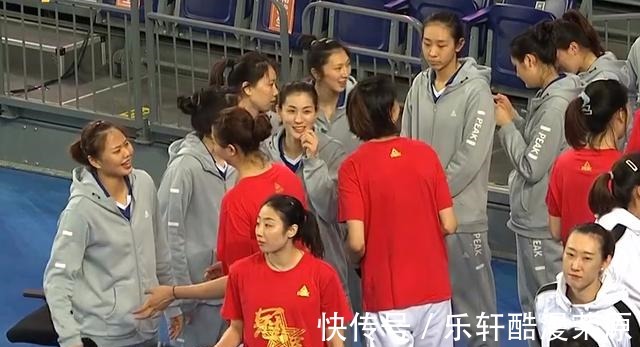 赖亚文|姚迪高举冠军奖杯!袁心玥龚翔宇热聊,赖亚文颁奖,铜牌队黑脸