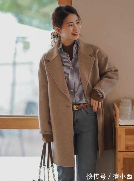 时髦 秋末冬初怎么穿才时髦?换上“大衣+九分裤”,高级感扑面而来