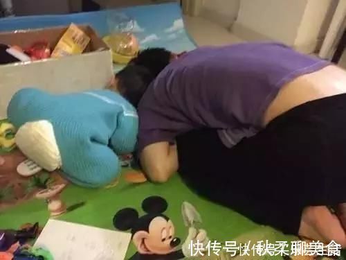 媳妇儿|爸爸陪娃睡觉,醒后发现娃不见了,吓坏了赶紧找,结果自己都乐了