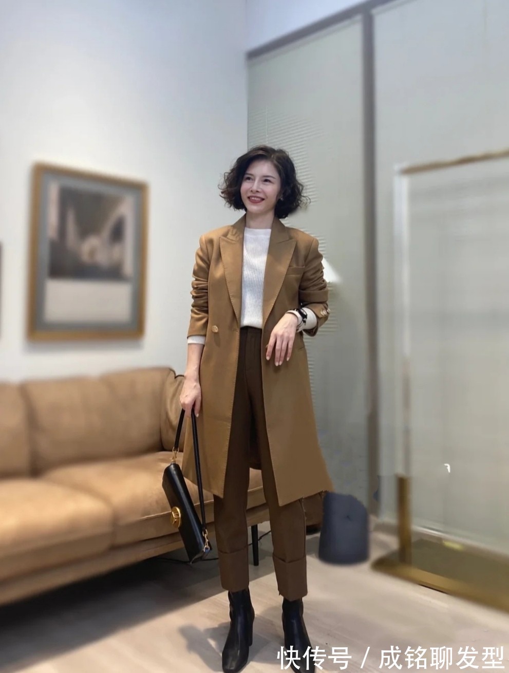 女人 女人不管四十还是五十,建议多穿“九分裤+短靴”,显腿长又显高