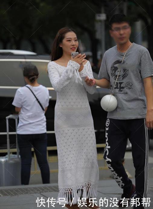 直筒|白色镂空直筒长裙,文艺清新范儿十足,尽显大气