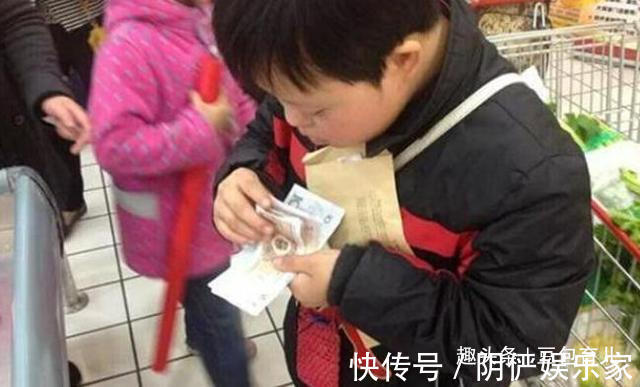 零花钱|6岁儿子花100元买一袋盐,妈妈前去讨公道,收银员自己看监控