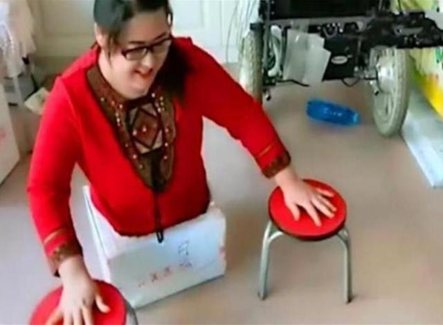 双胞胎儿子|5年前,“无腿妈妈”坚持做试管,怀上双胞胎儿子,如今怎么样了