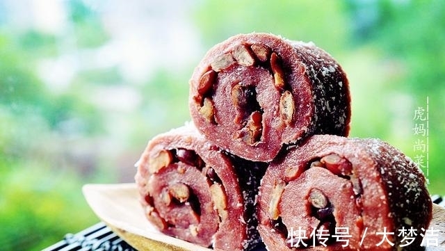 一杯糯米一碗红豆,蒸熟加搅拌,即成又香又软的糯米糕,再不用买