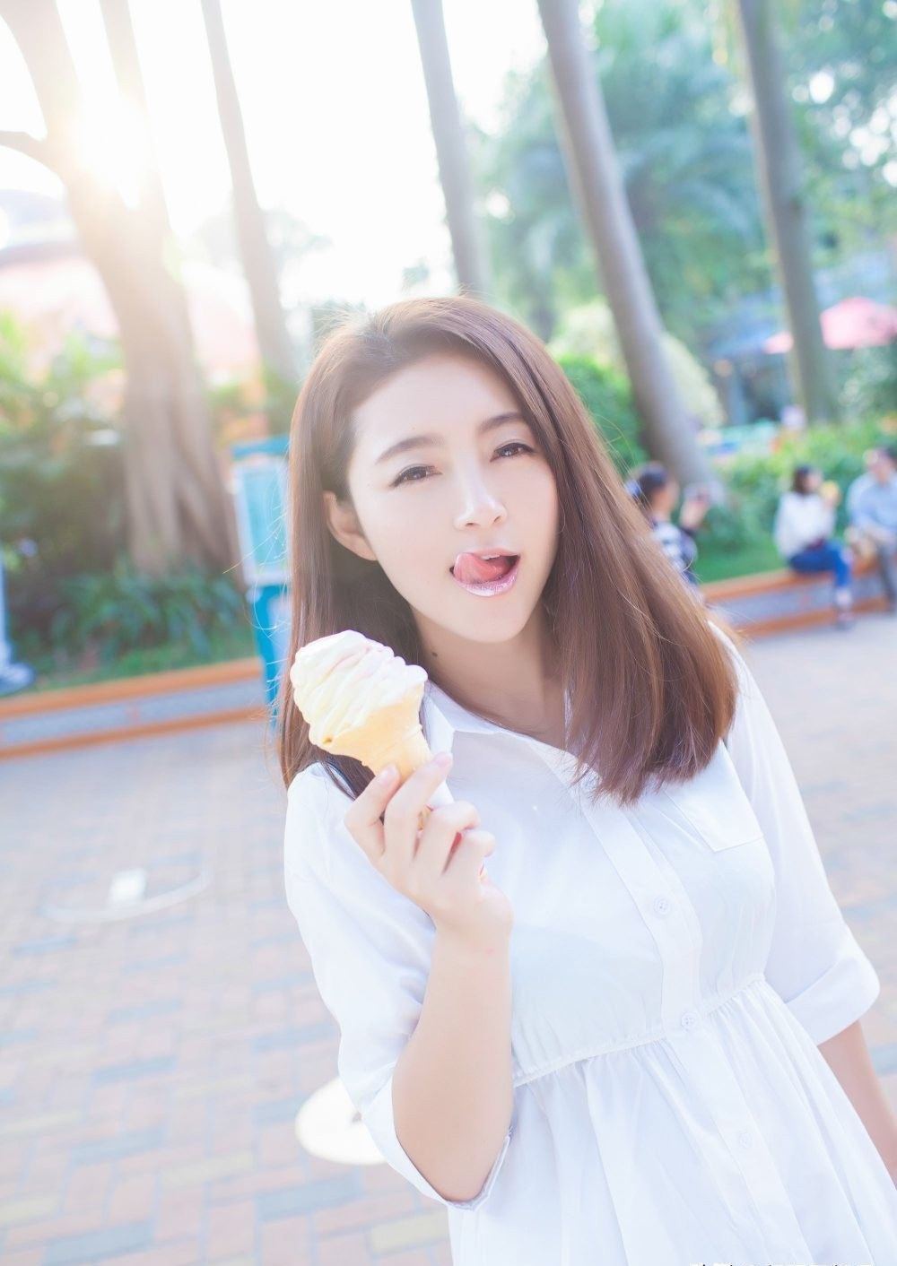 夏茉gigi楚楚动人清新美女乐园生活照