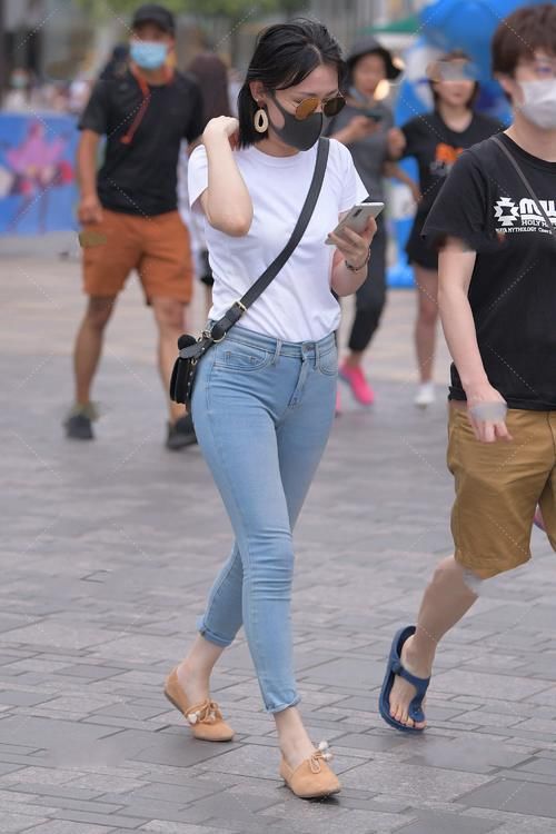 搭配 连衣裙的穿搭示范,拉长身材比例,令人难忘