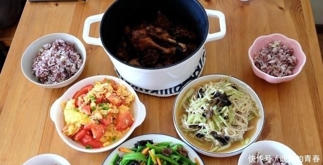 老公|老公孩子去爬山,打车也要回家吃午饭,说妈妈做的饭菜有家的味道