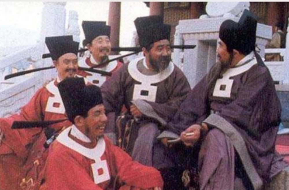 上挂|宋朝官员脖子上挂的“白项圈”是什么?《西游记》里玉皇大帝也戴