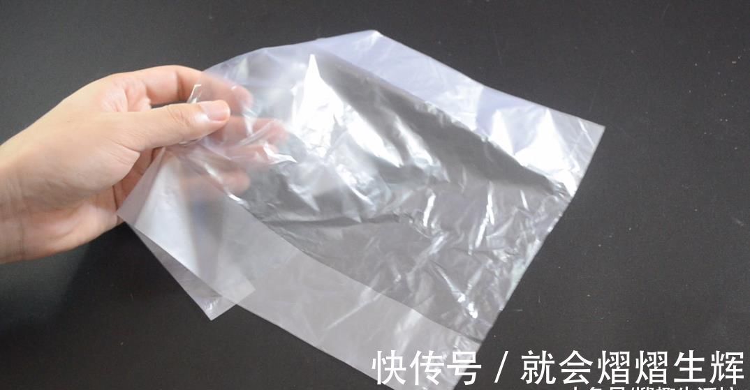花盆上放一个塑料袋, 没想到还有这个妙用, 看完这招你会感谢我的