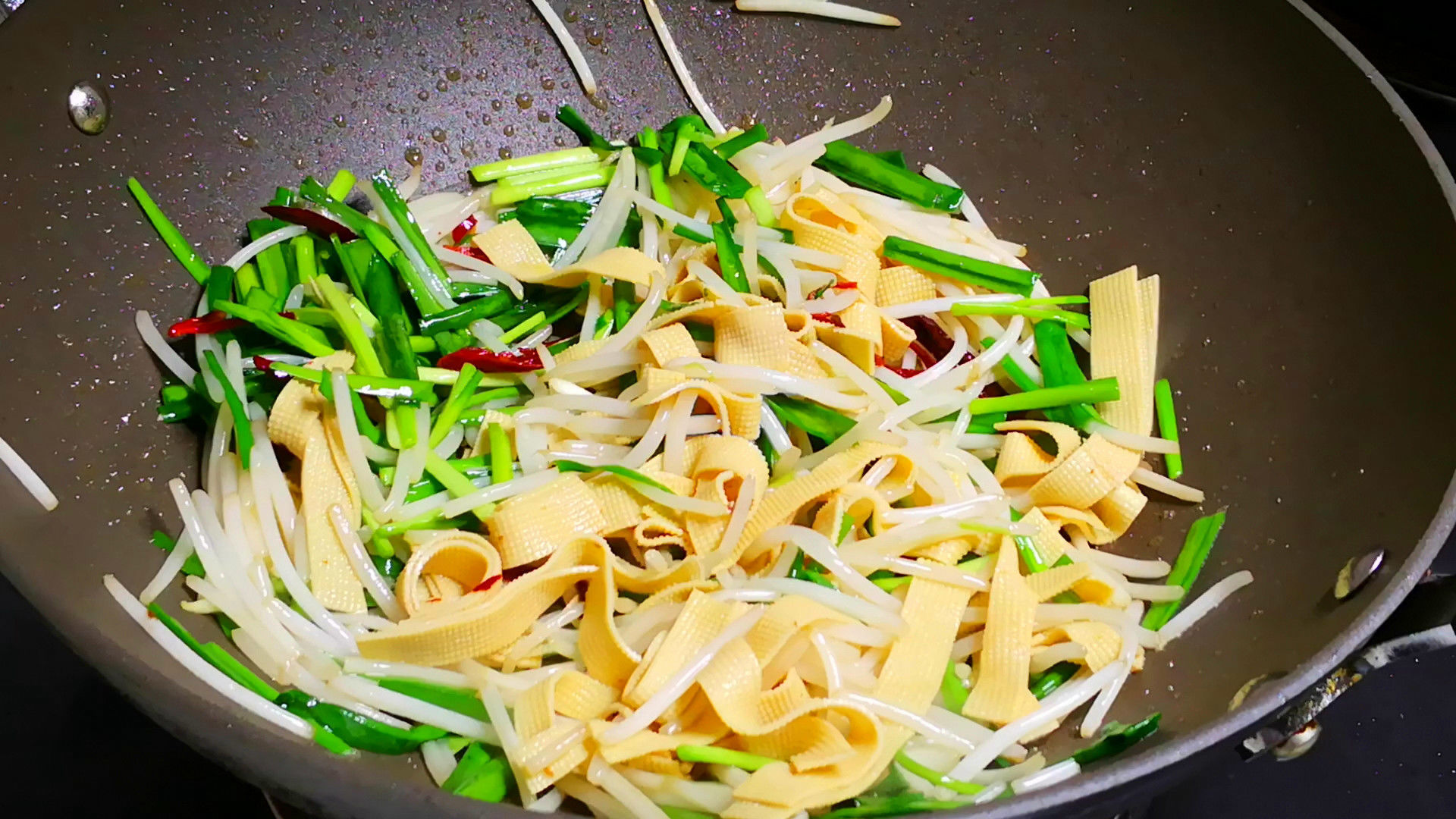 入冬后,3样素菜要多吃,一起烹饪营养高,3块钱做一盘,比肉香