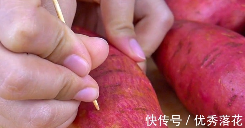 想吃烤红薯没有烤箱也能做！香甜软糯还“流糖”，不输外面卖的！