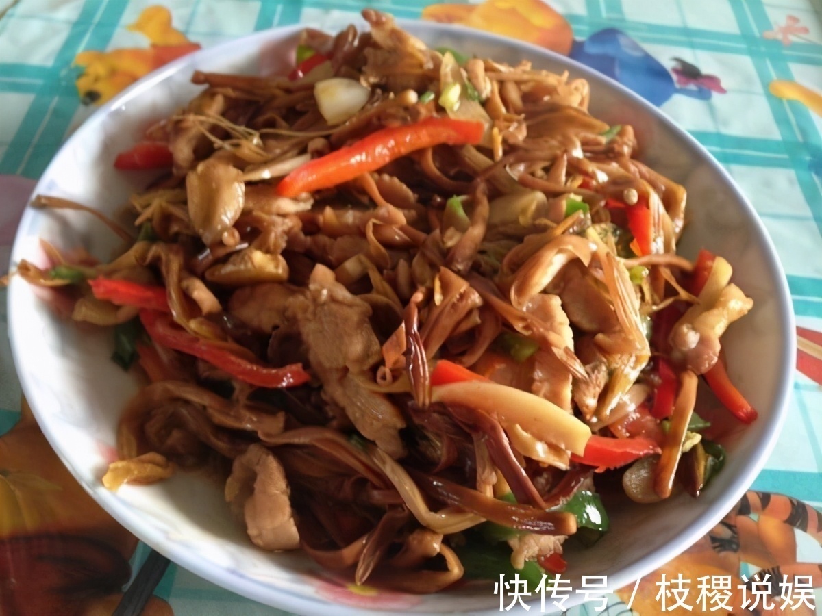 皮肤|女性想要变年轻，三种美食要多吃，滋润皮肤，不可错过