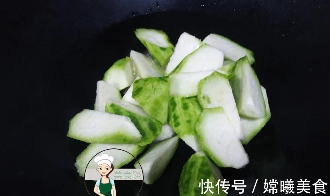 鲜美|三样素菜一起炒,实在太鲜美了,隔三差五做给孩子吃,营养又美味