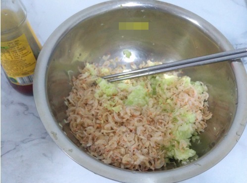 这个包子没有肉却特别鲜,只用俩食材,一个负责香,一个负责鲜!