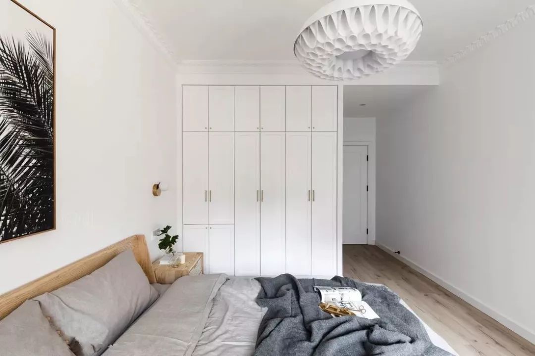 利用率|还在买衣柜现在流行“挖墙”装衣橱!