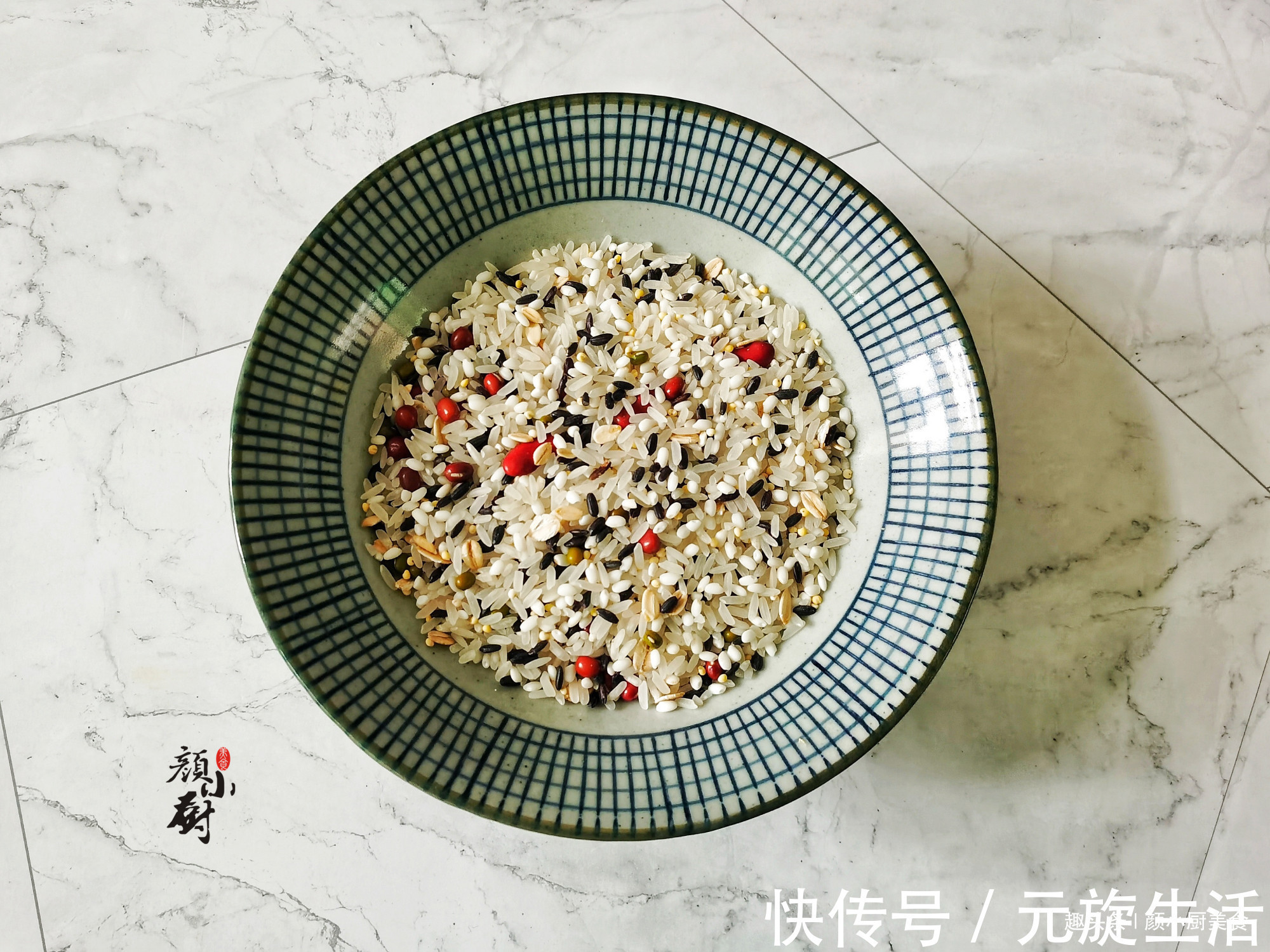 煮米饭时，有人放油，有人放盐，大厨都不对，这样才香！