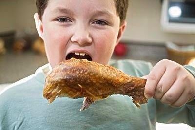 父母|这3种行为或正“偷走”孩子身高,医生:父母无知耽误孩子!