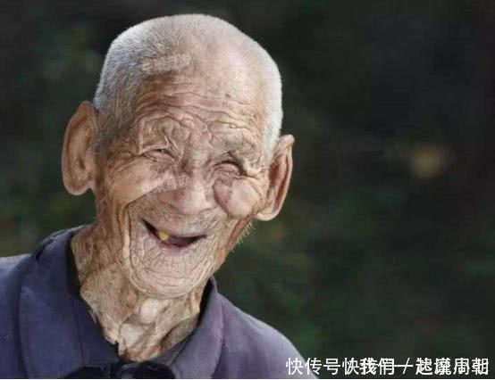 104岁老人暴露长寿秘诀既吸烟又喝酒,他却唯独不“沾”这件事