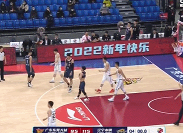 篮板|郭艾伦领先31分执意上场，杨鸣赛后示意没辙，杜锋挑了挑眉秒懂