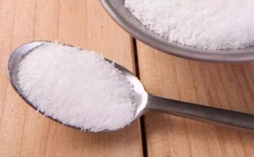 味精和鸡精都能提鲜，吃哪个更健康？不少人误解了，建议看看