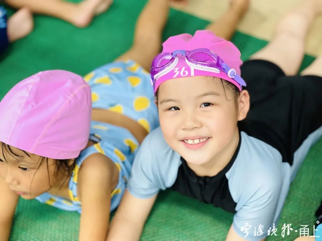 溺水|小学阶段全部学会游泳！一学校游泳成必修课