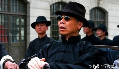 杜月笙|杜月笙有把神秘手枪,贴身佩带却无人发现,只因它的造型太奇特了