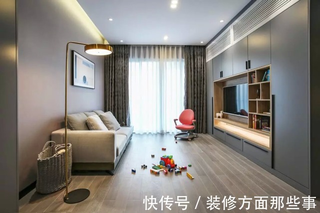 客厅|112平现代轻奢风三居室,一家四口人居住的质感之家