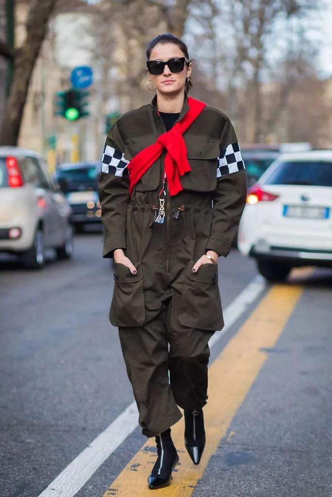  纸袋裤|别老穿阔腿裤了，今年秋冬这4条裤子最流行！